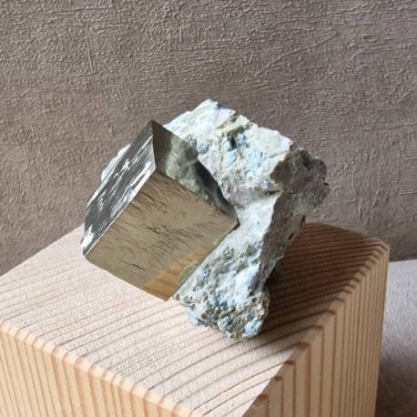 Pyrite sur matrice