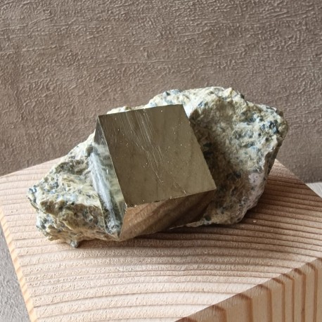 Pyrite sur matrice