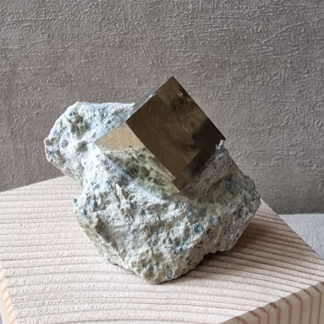 Pyrite sur matrice