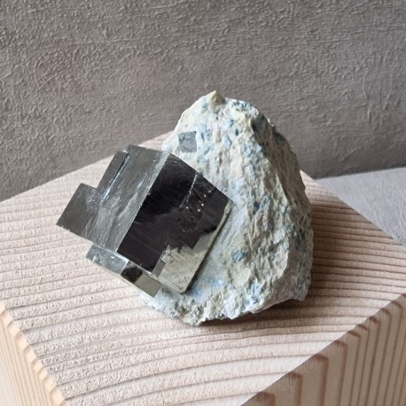 Pyrite sur matrice
