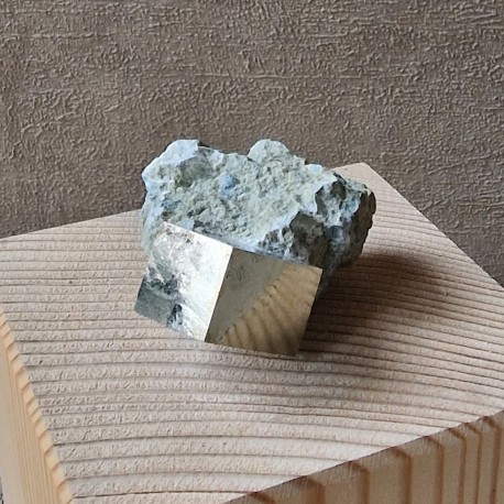 Pyrite sur matrice