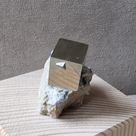Pyrite sur matrice