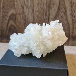 Apophyllite - druse