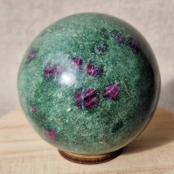 rubis sur fuchsite - sphère