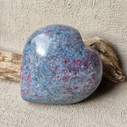 rubis sur cyanite - coeur