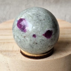 rubis sur albite - sphère