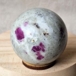 rubis sur albite - sphère