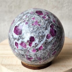 rubis sur albite - sphère