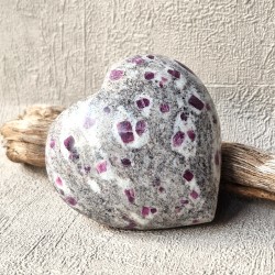 rubis sur albite - coeur