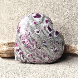 rubis sur albite - coeur