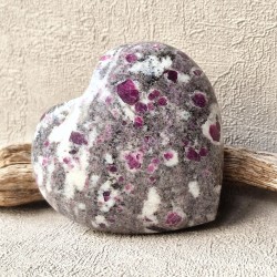 rubis sur albite - coeur