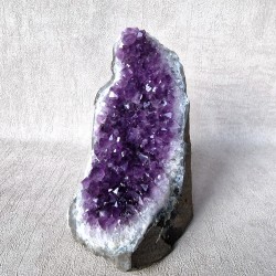 Améthyste d'Uruguay - cristaux à "empreintes"