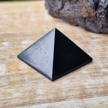 Shungite - Pyramide 4 cm