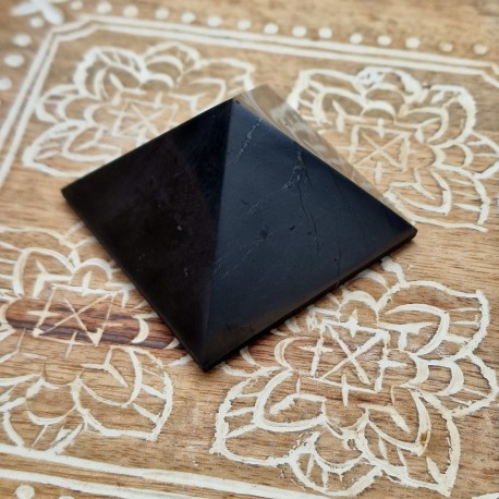 Shungite - Pyramide 6 cm