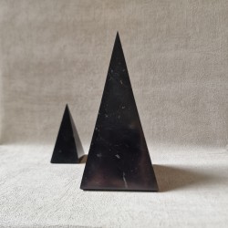 Shungite - pyramide